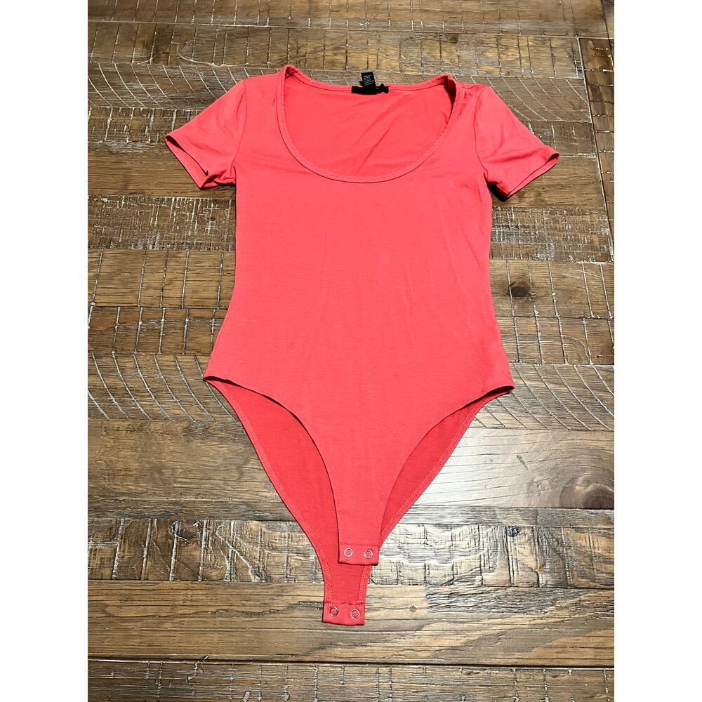 Forever 21 Women’s Pink Bodysuit Size Medium Short Sleeve Closet Staple Spring
